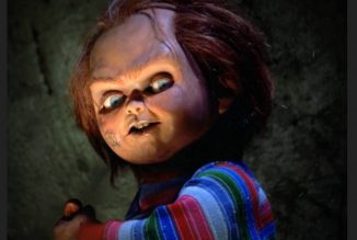 Chucky wishes you Merry Christmas with the postcards and motion poster of the "Child's Play" reboot