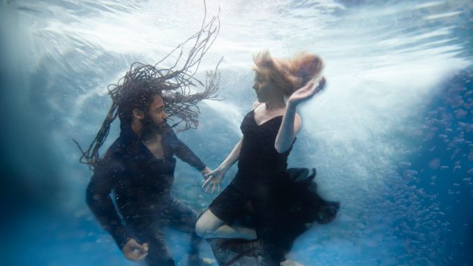 Two lovers are separated in different dimensions in sci-fi "Between Waves"