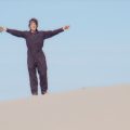 "Mister Limbo": An amnesiac young man in a parachute lands in the middle of a desert